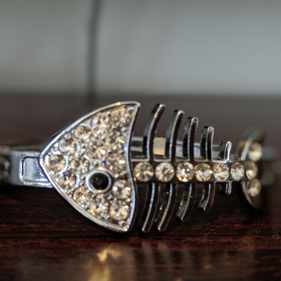 Gorgeous Fish Bone Halloween Jewelry Bracelet nice - Picture 3 of 3